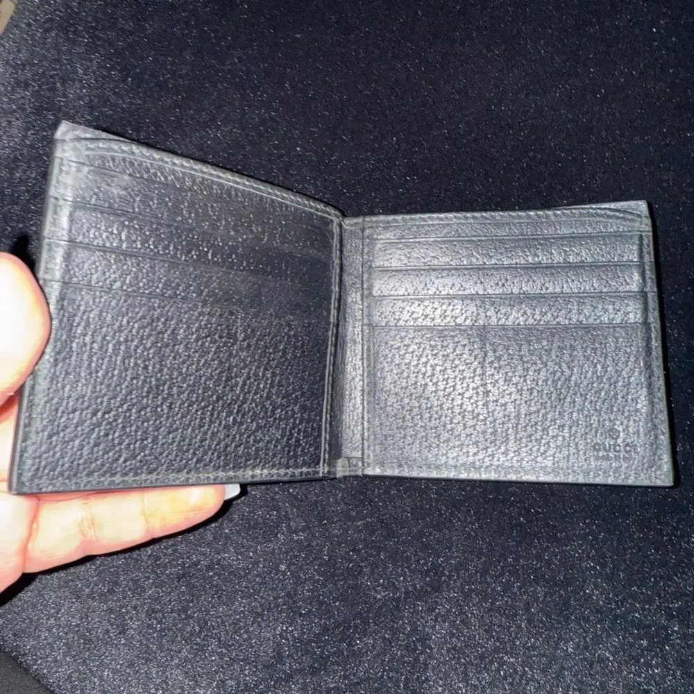 Brand new men’s Gucci Black Leather Wallet with Gold Bee Accent comes with box